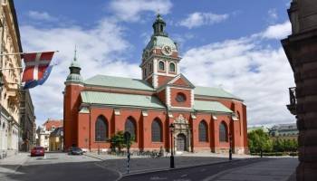 Jacobs kyrka eller Sankt Jacobs kyrka är en kyrkobyggnad i Stockholm. Kyrkan är belägen på Jakobs torg mitt emot Operan. Kyrkan började byggas på 1580-talet men på grund av förseningar blev den inte färdigbyggd förrän cirka 60 år senare och invigdes först 1643. Bygget leddes av Johan III:s arkitekt Willem Boy och byggmästaren Hendrik van Huwen.

Långhuset utökades 1862 genom att de murar som avskilt långhus från sakristia och gravkor, i sidoskeppens främsta kvarter, avlägsnades. Ny sakristia hade redan byggts norr om koret omkring 1700. 
Koret förändrades drastiskt vid en restaurering 1892–1893, då de ursprungliga fönstren förminskades till ungefär halv storlek. Koret försågs med lågt altarskåp och fem målade glasfönster. 1800-talet innebar även stora förändringar av interiören och nästan allt från 1600-talet i kyrkan; läktare, bänkar och altaruppsats, byttes ut och orgelläktaren ändrades. Man byggde nya hellånga läktare i både norra och södra sidoskeppen. Resu